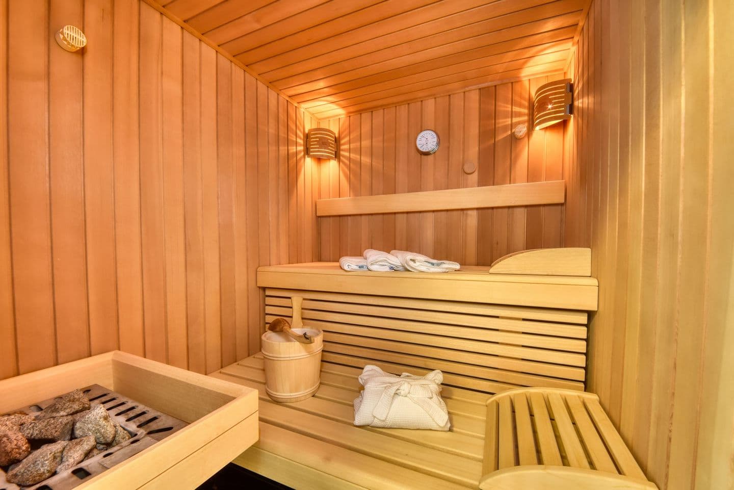 Ferienwohnung Sonnenloft 14 mit eigenem Kamin, Sauna, Strandkorb am Strand und Außenpool in der DÜNE7 Prora in Prora – Sauna