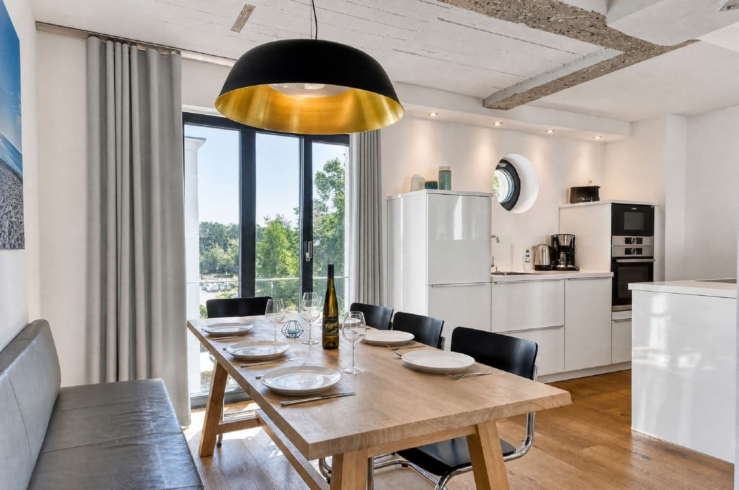 Ferienwohnung Sonnenloft 14 mit eigenem Kamin, Sauna, Strandkorb am Strand und Außenpool in der DÜNE7 Prora in Prora – Küche